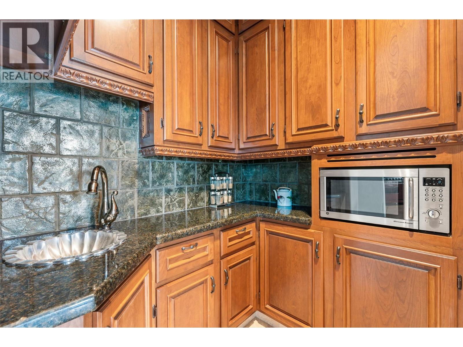 Picture for 2543 Lucinde  Road https://www.cirrealty.ca/reb/bc/8/10366108_19.jpg