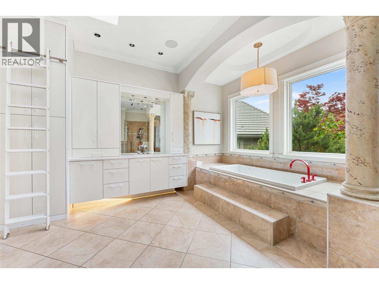 Picture for 2543 Lucinde  Road https://www.cirrealty.ca/reb/bc/8/10366108_23.jpg