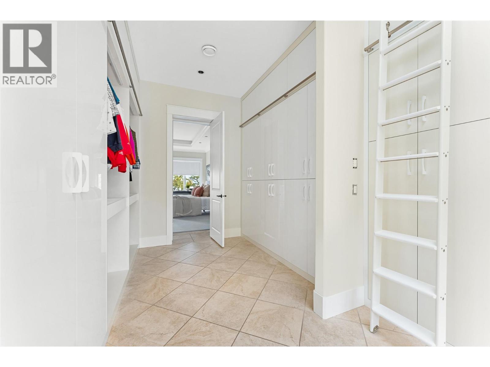 Picture for 2543 Lucinde  Road https://www.cirrealty.ca/reb/bc/8/10366108_25.jpg