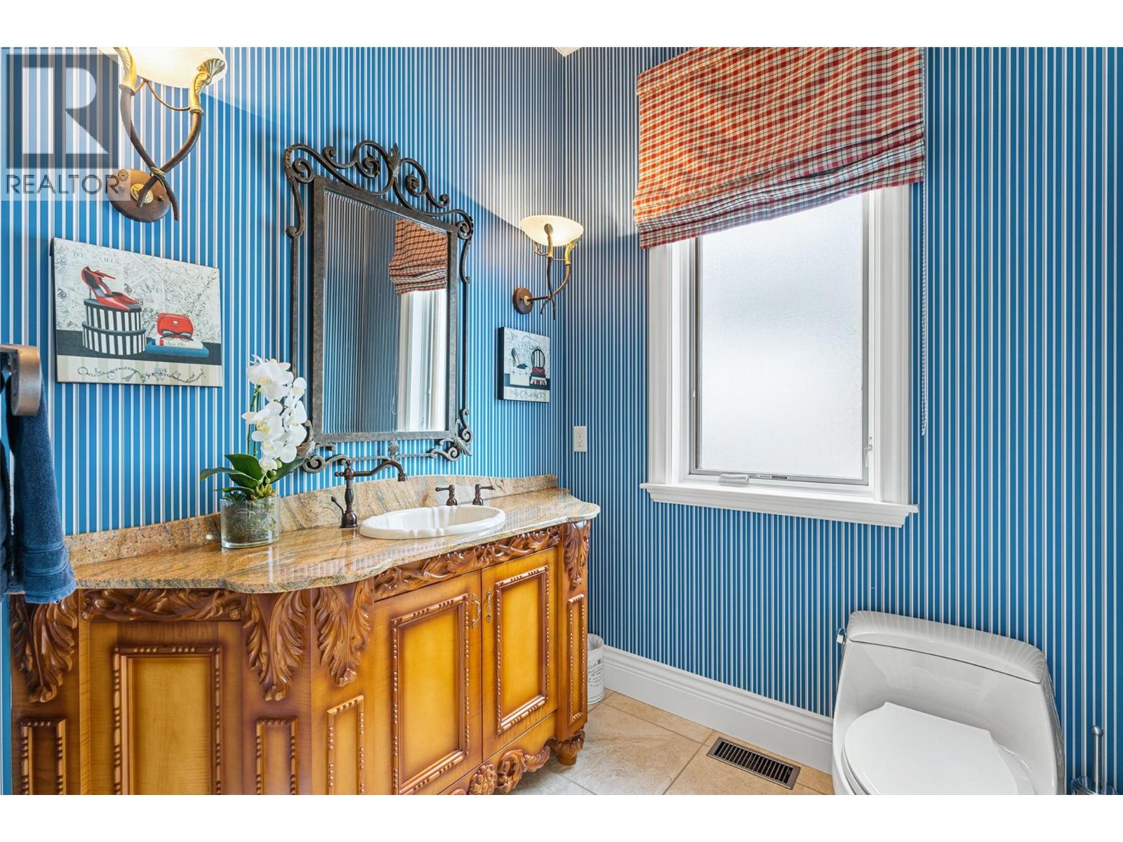 Picture for 2543 Lucinde  Road https://www.cirrealty.ca/reb/bc/8/10366108_26.jpg