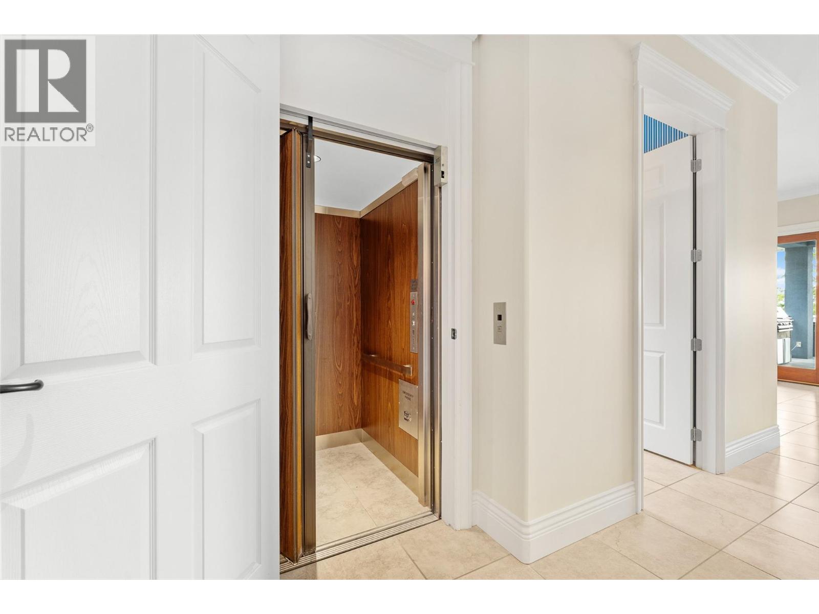 Picture for 2543 Lucinde  Road https://www.cirrealty.ca/reb/bc/8/10366108_27.jpg