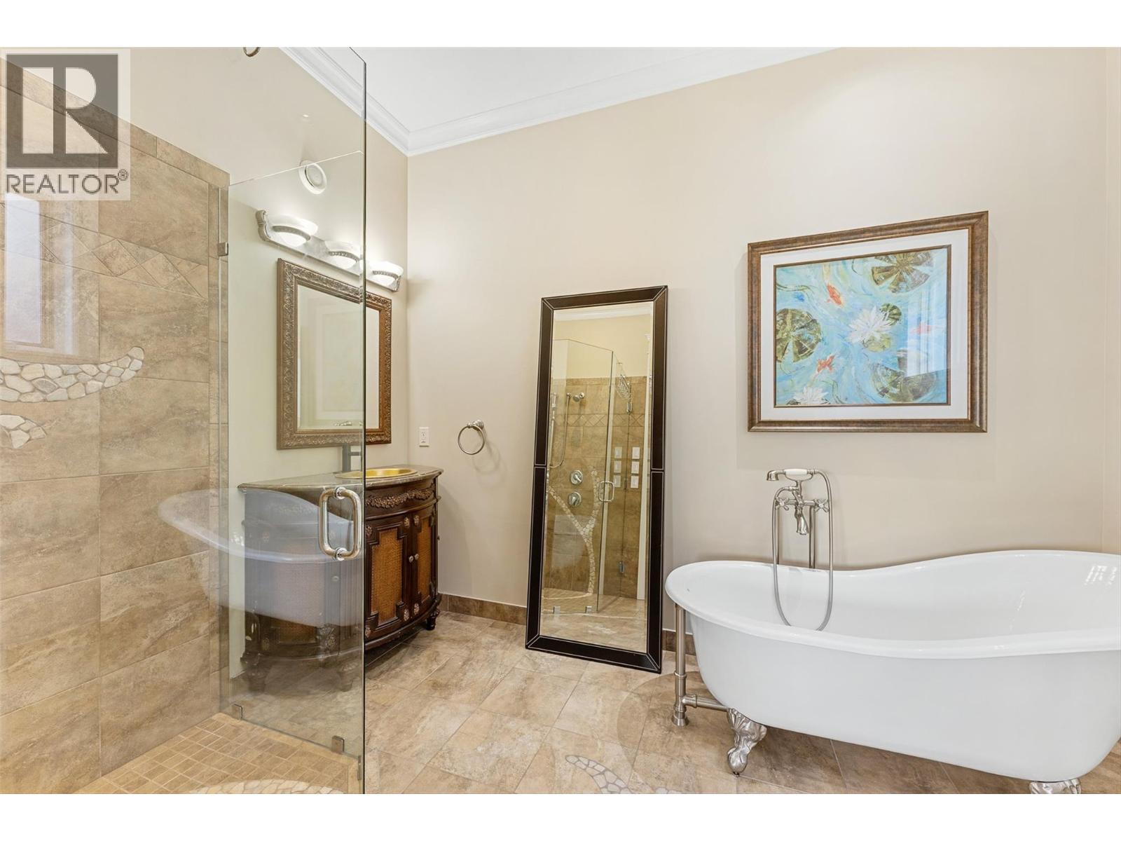 Picture for 2543 Lucinde  Road https://www.cirrealty.ca/reb/bc/8/10366108_37.jpg