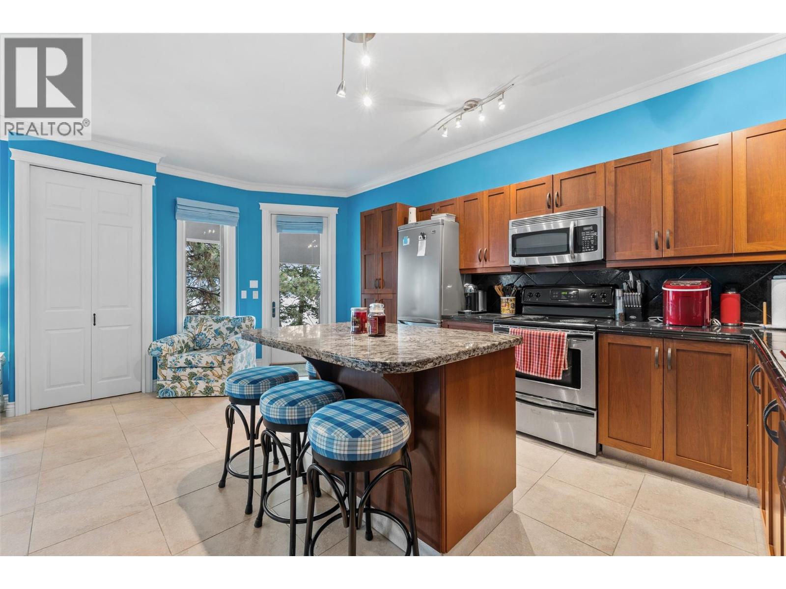 Picture for 2543 Lucinde  Road https://www.cirrealty.ca/reb/bc/8/10366108_47.jpg