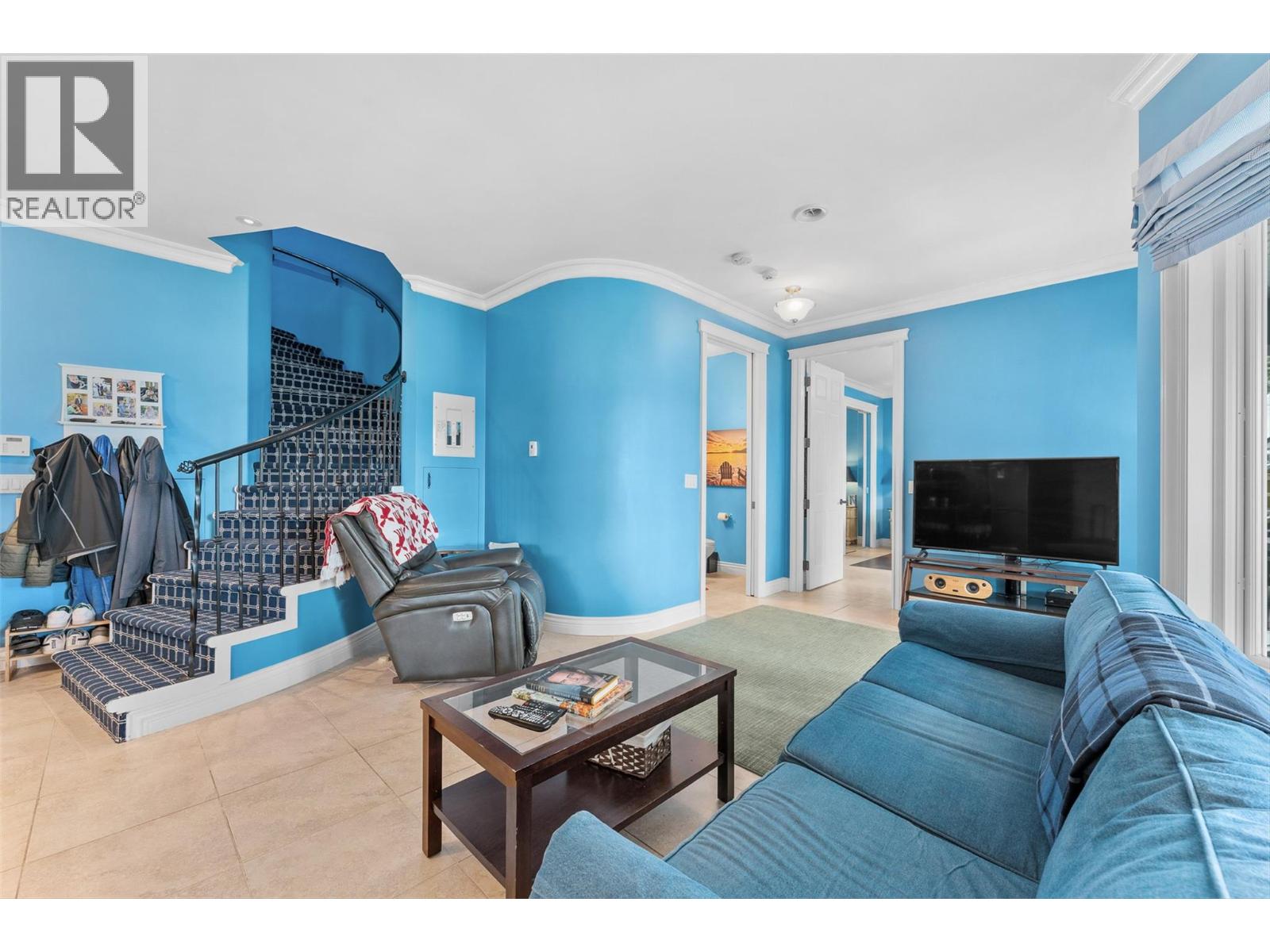 Picture for 2543 Lucinde  Road https://www.cirrealty.ca/reb/bc/8/10366108_48.jpg