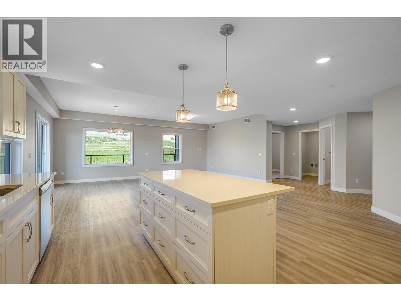 Picture for Unit #407, 5640 51st  Street https://www.cirrealty.ca/reb/bc/8/10366148_7.jpg