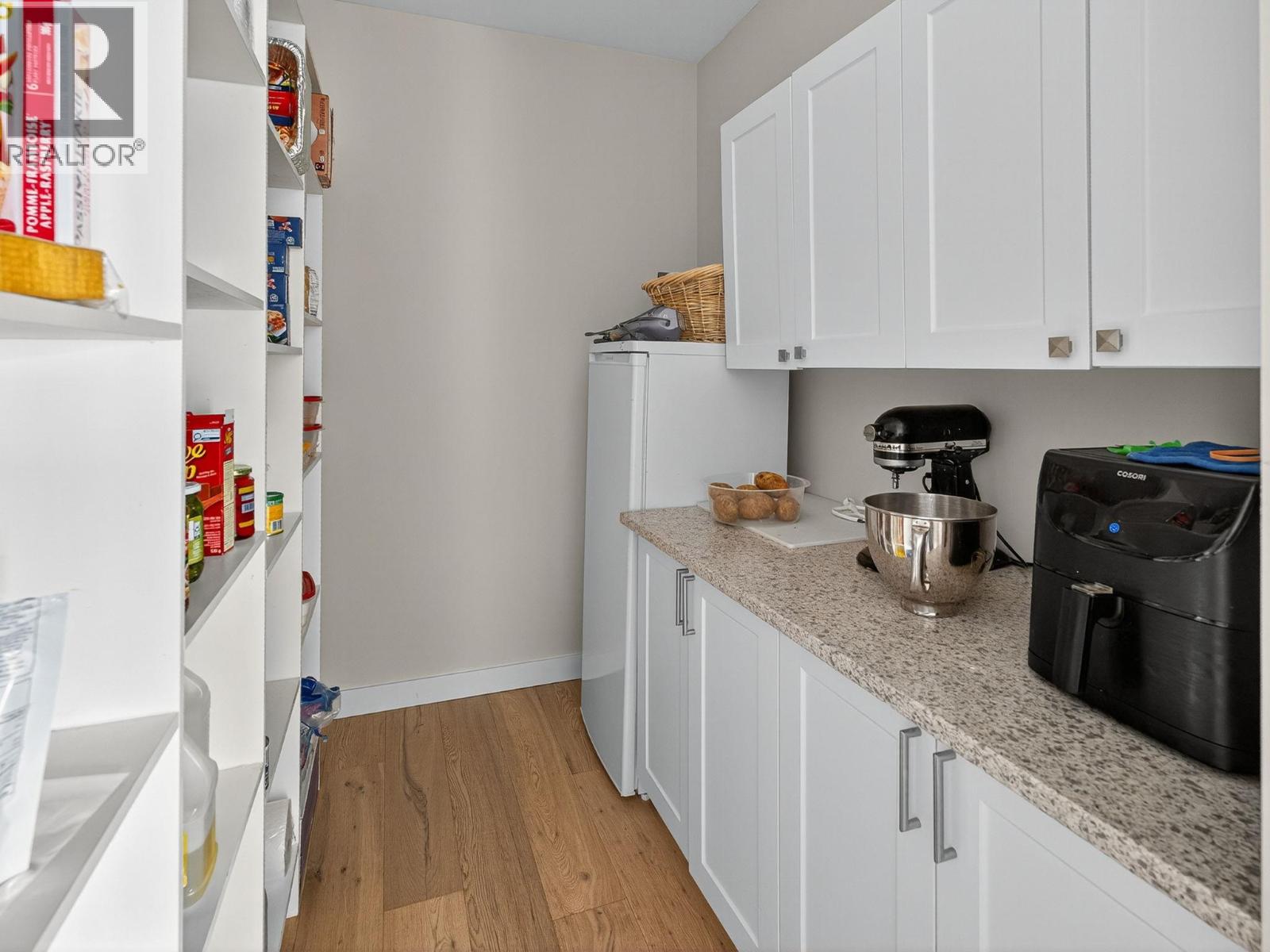 Picture for 1534 Gregory  Road https://www.cirrealty.ca/reb/bc/8/10366158_10.jpg