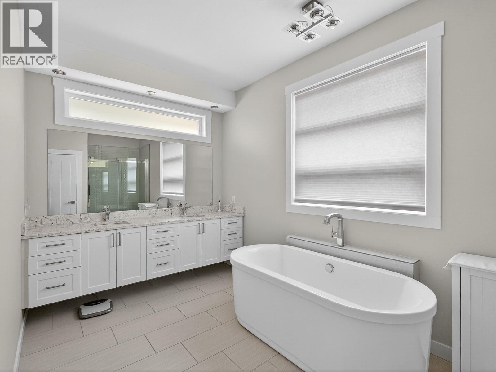 Picture for 1534 Gregory  Road https://www.cirrealty.ca/reb/bc/8/10366158_23.jpg