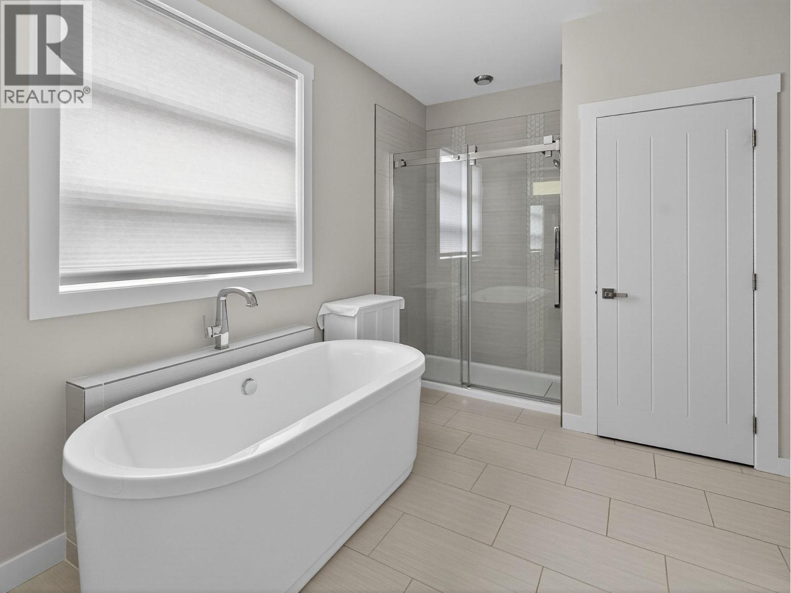 Picture for 1534 Gregory  Road https://www.cirrealty.ca/reb/bc/8/10366158_24.jpg
