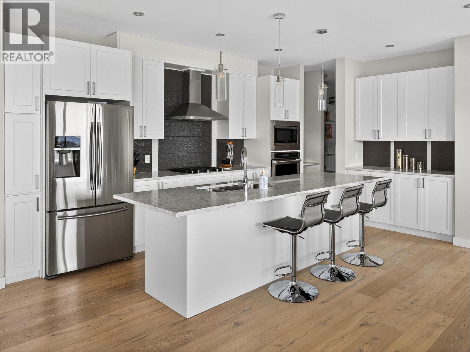 Picture for 1534 Gregory  Road https://www.cirrealty.ca/reb/bc/8/10366158_6.jpg