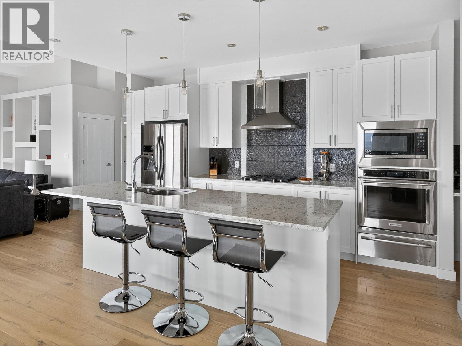 Picture for 1534 Gregory  Road https://www.cirrealty.ca/reb/bc/8/10366158_8.jpg