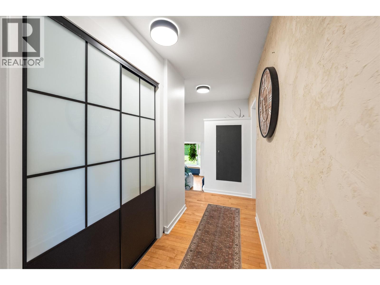 Picture for 3588 Spiers  Road https://www.cirrealty.ca/reb/bc/8/10366238_11.jpg