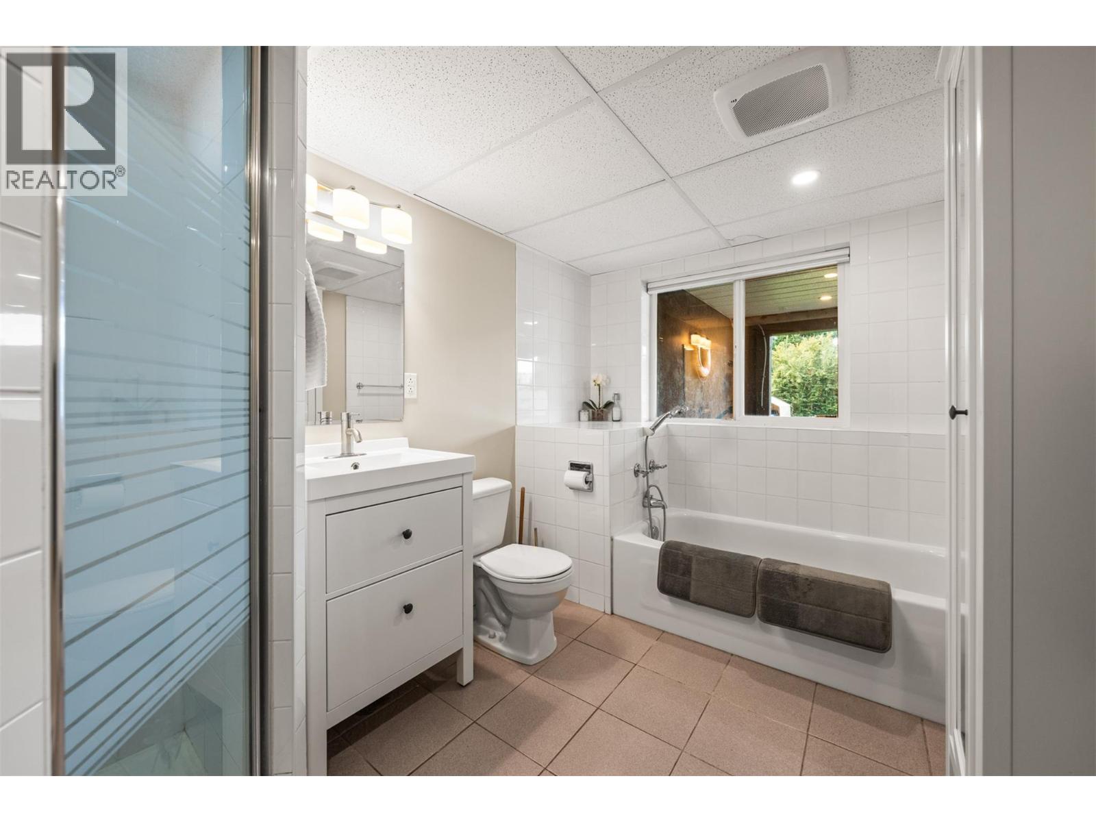 Picture for 3588 Spiers  Road https://www.cirrealty.ca/reb/bc/8/10366238_20.jpg