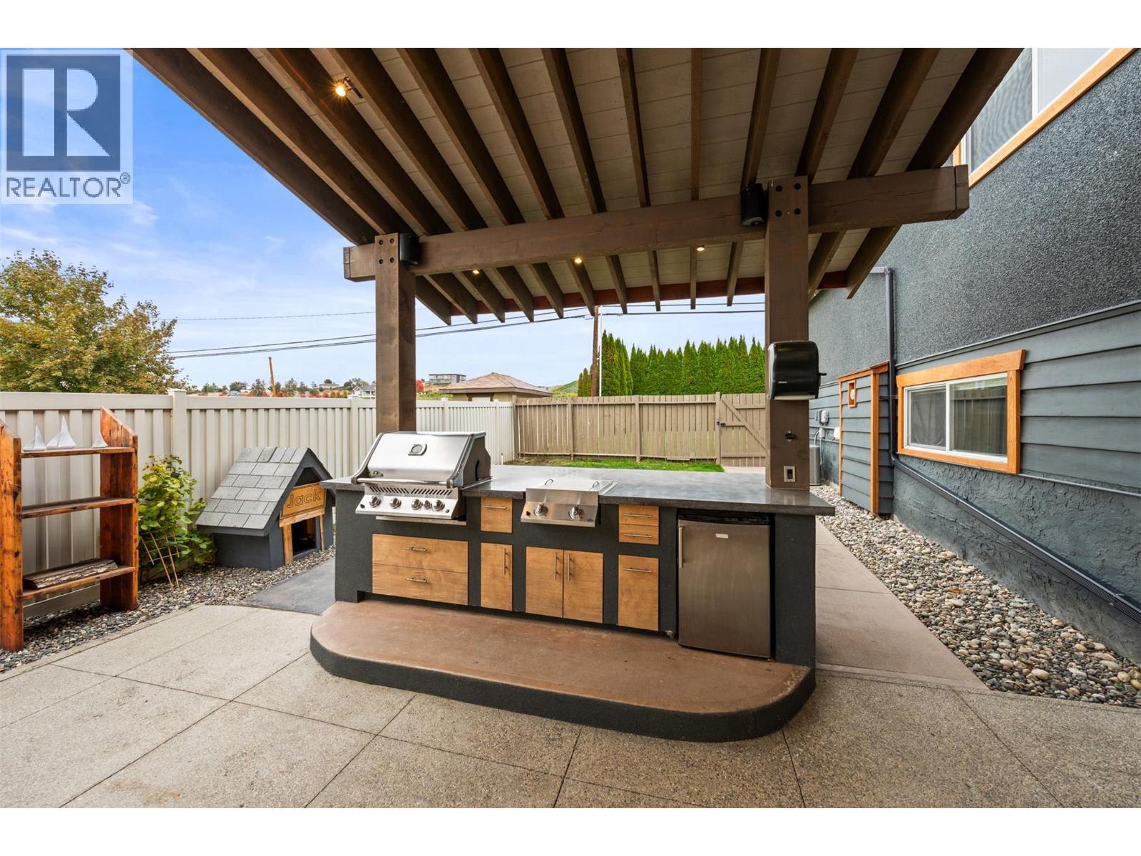 Picture for 3588 Spiers  Road https://www.cirrealty.ca/reb/bc/8/10366238_27.jpg