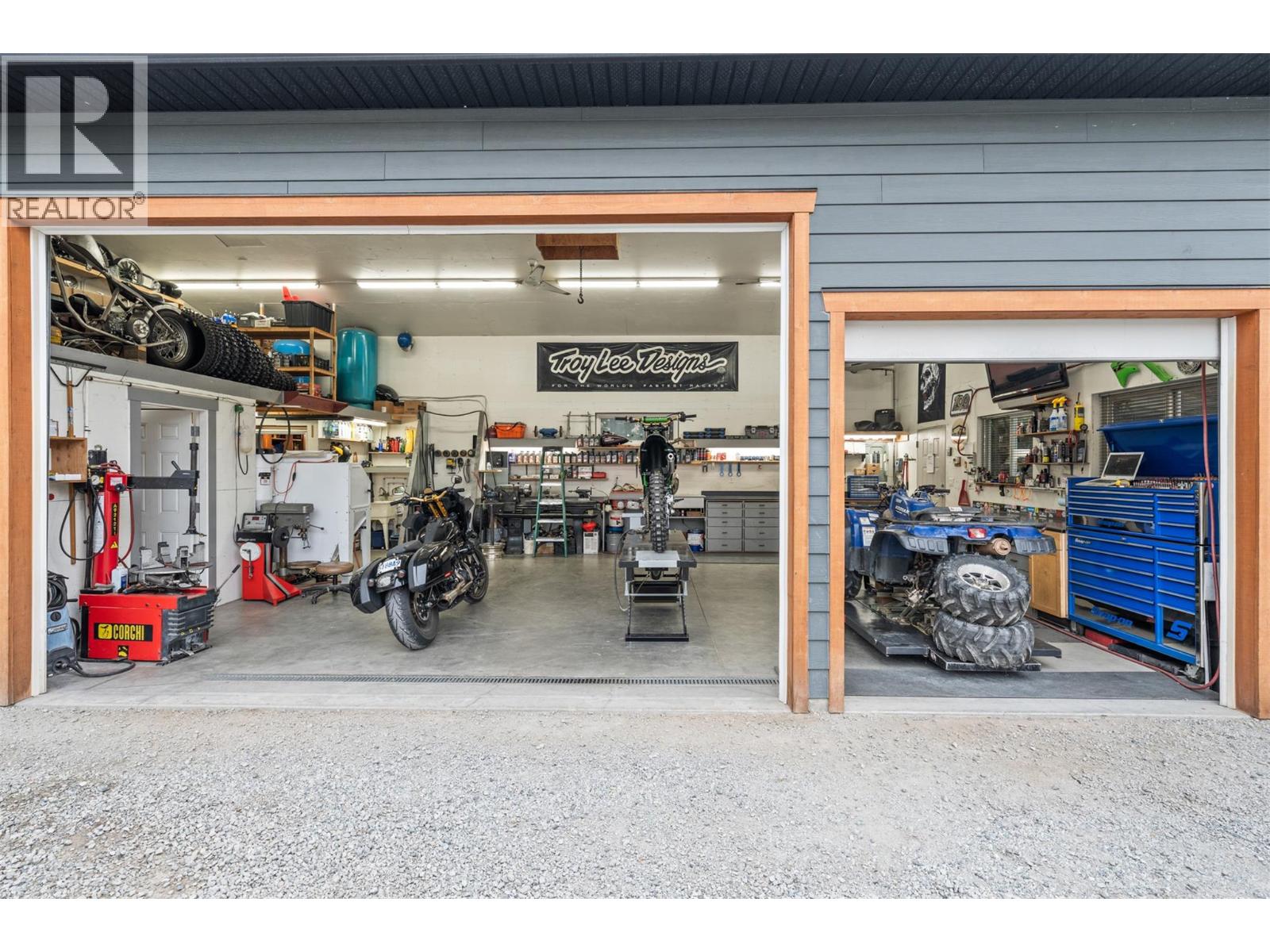 Picture for 3588 Spiers  Road https://www.cirrealty.ca/reb/bc/8/10366238_38.jpg