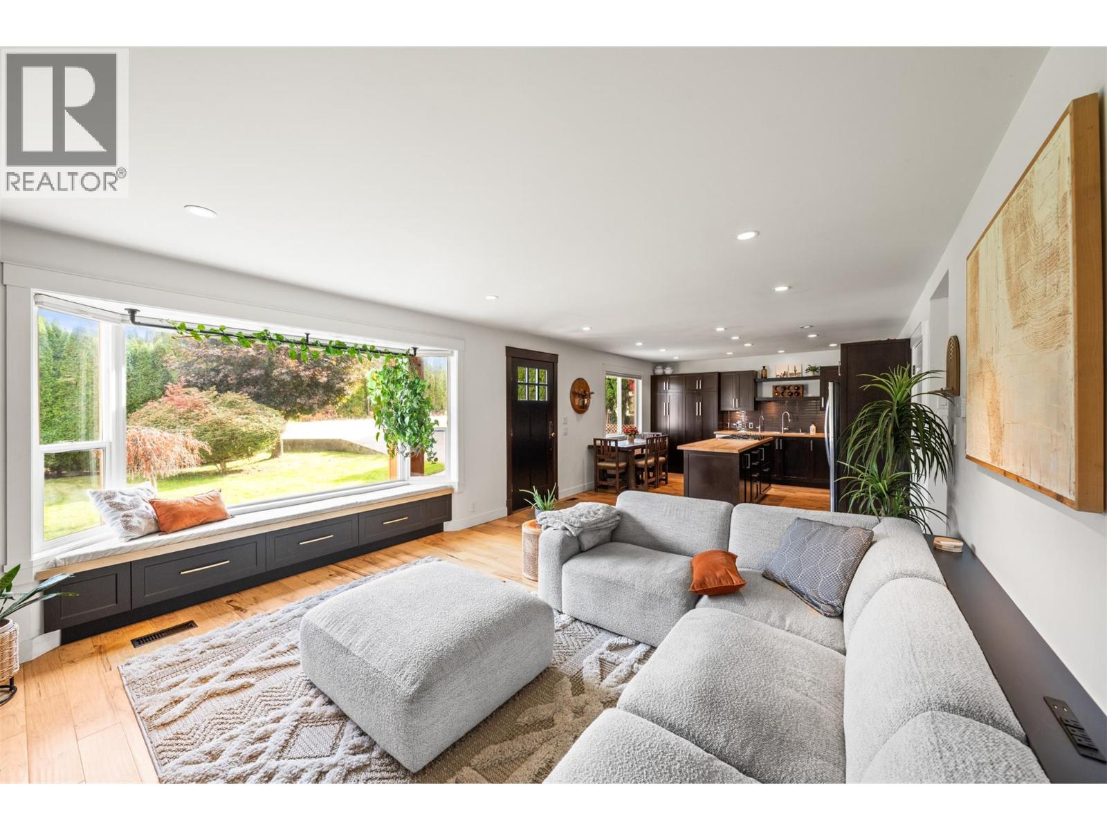 Picture for 3588 Spiers  Road https://www.cirrealty.ca/reb/bc/8/10366238_8.jpg