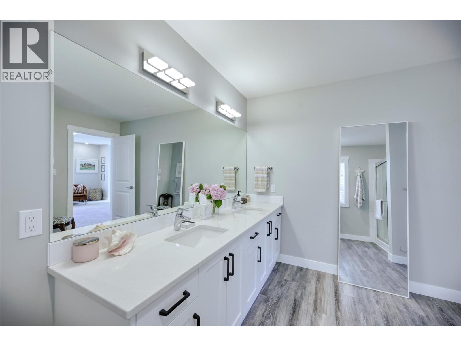 Picture for 7012 WREN  Drive https://www.cirrealty.ca/reb/bc/8/10366298_12.jpg