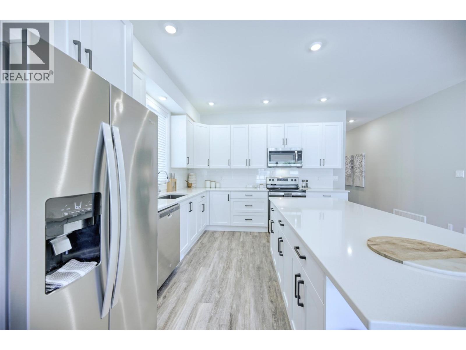 Picture for 7012 WREN  Drive https://www.cirrealty.ca/reb/bc/8/10366298_7.jpg