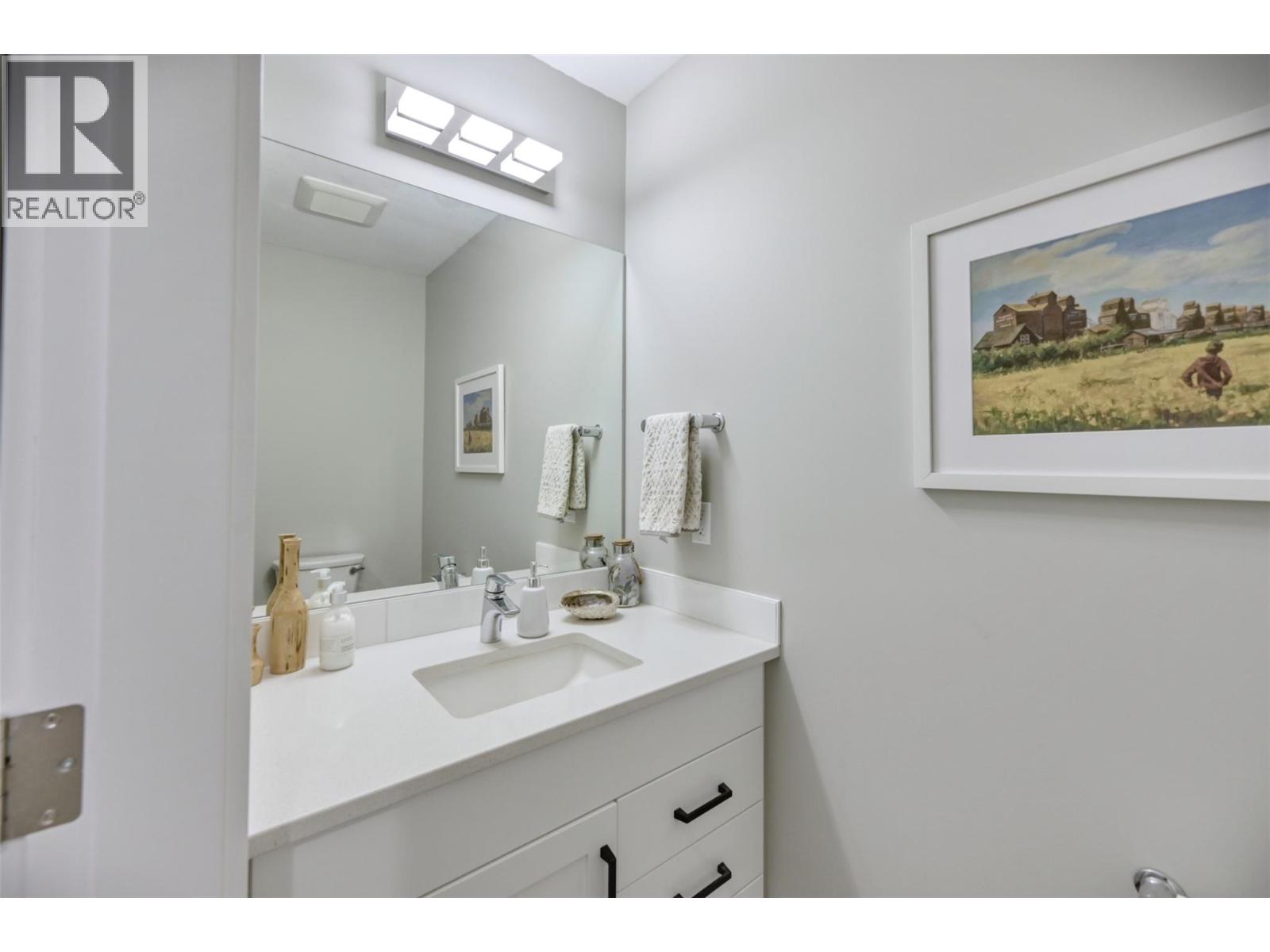 Picture for 7012 WREN  Drive https://www.cirrealty.ca/reb/bc/8/10366298_8.jpg