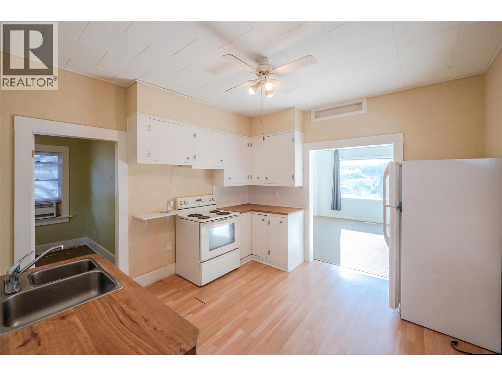Picture for 363 Nanaimo  AvenueW https://www.cirrealty.ca/reb/bc/8/10366318_14.jpg