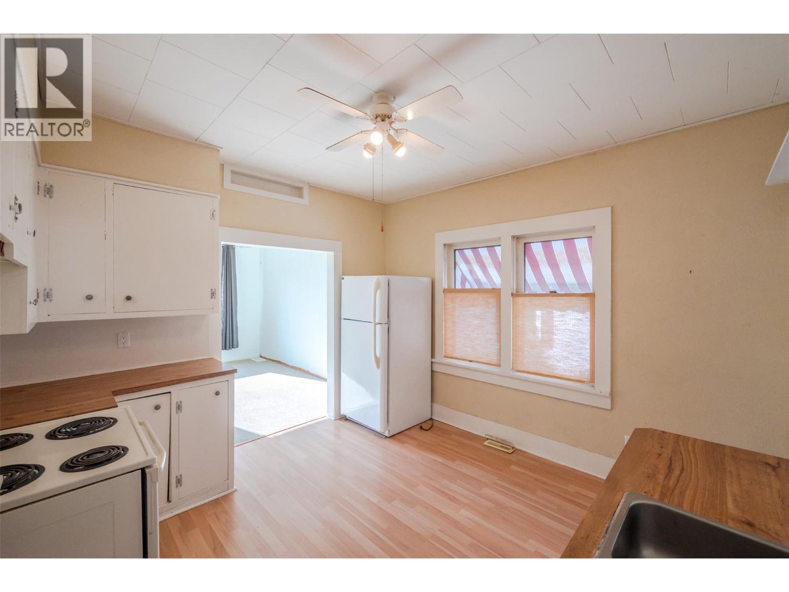 Picture for 363 Nanaimo  AvenueW https://www.cirrealty.ca/reb/bc/8/10366318_15.jpg