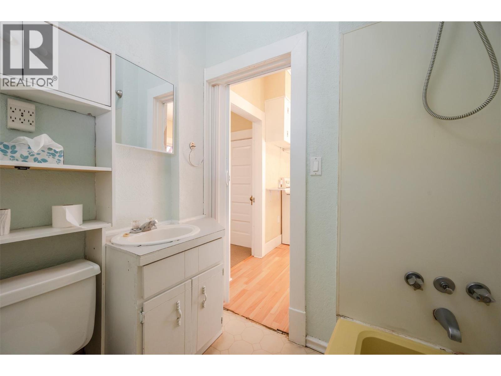 Picture for 363 Nanaimo  AvenueW https://www.cirrealty.ca/reb/bc/8/10366318_18.jpg