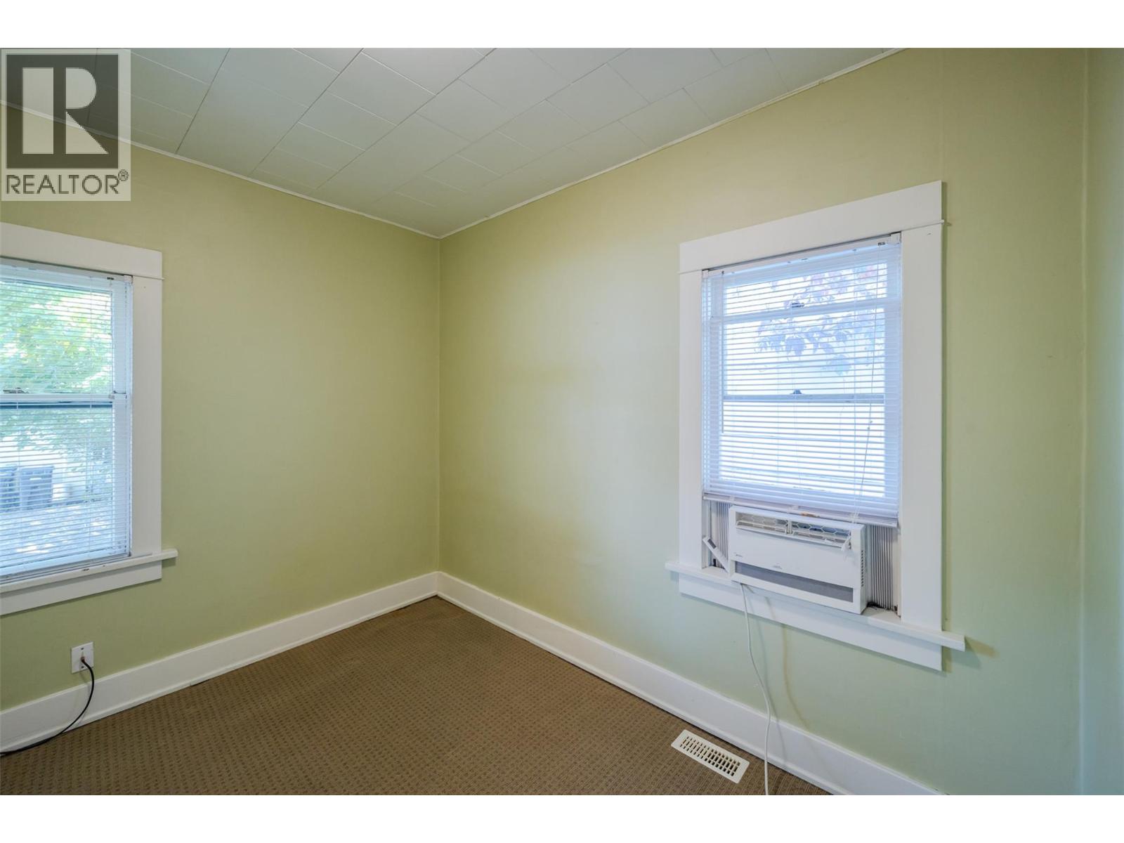 Picture for 363 Nanaimo  AvenueW https://www.cirrealty.ca/reb/bc/8/10366318_19.jpg