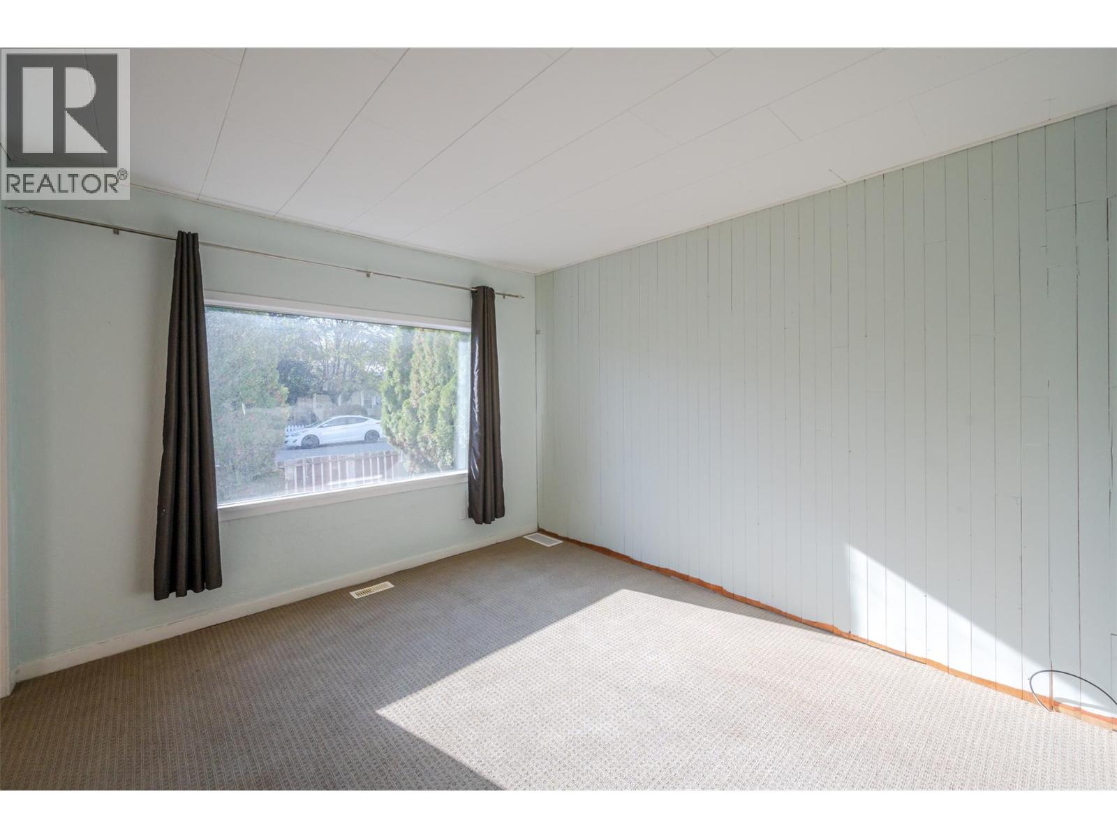 Picture for 363 Nanaimo  AvenueW https://www.cirrealty.ca/reb/bc/8/10366318_2.jpg