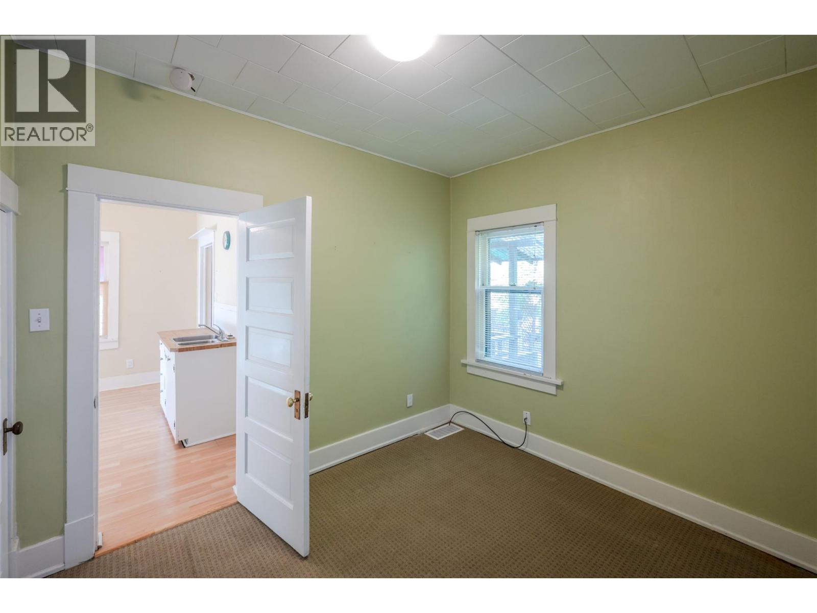 Picture for 363 Nanaimo  AvenueW https://www.cirrealty.ca/reb/bc/8/10366318_20.jpg
