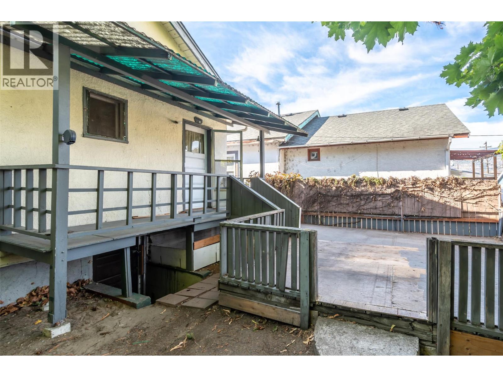 Picture for 363 Nanaimo  AvenueW https://www.cirrealty.ca/reb/bc/8/10366318_26.jpg