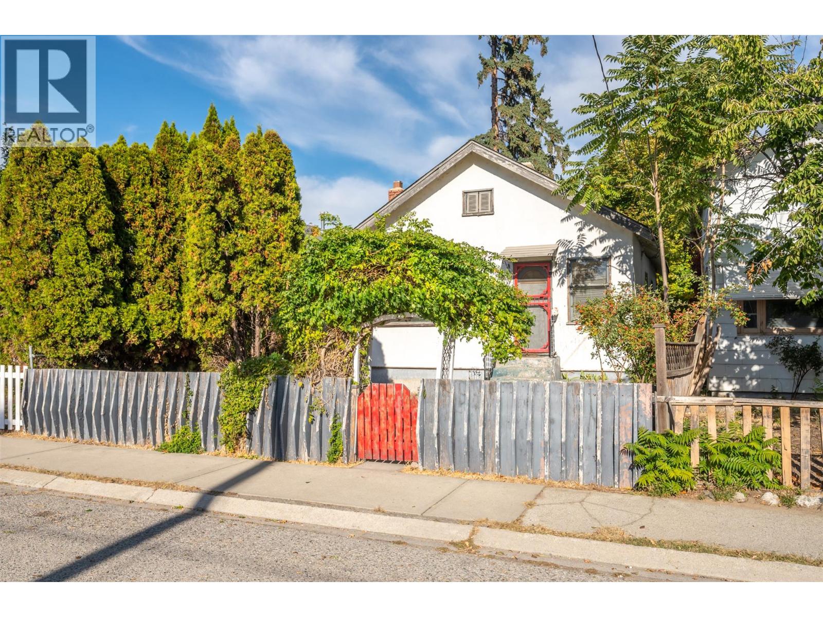 Picture for 363 Nanaimo  AvenueW https://www.cirrealty.ca/reb/bc/8/10366318_32.jpg
