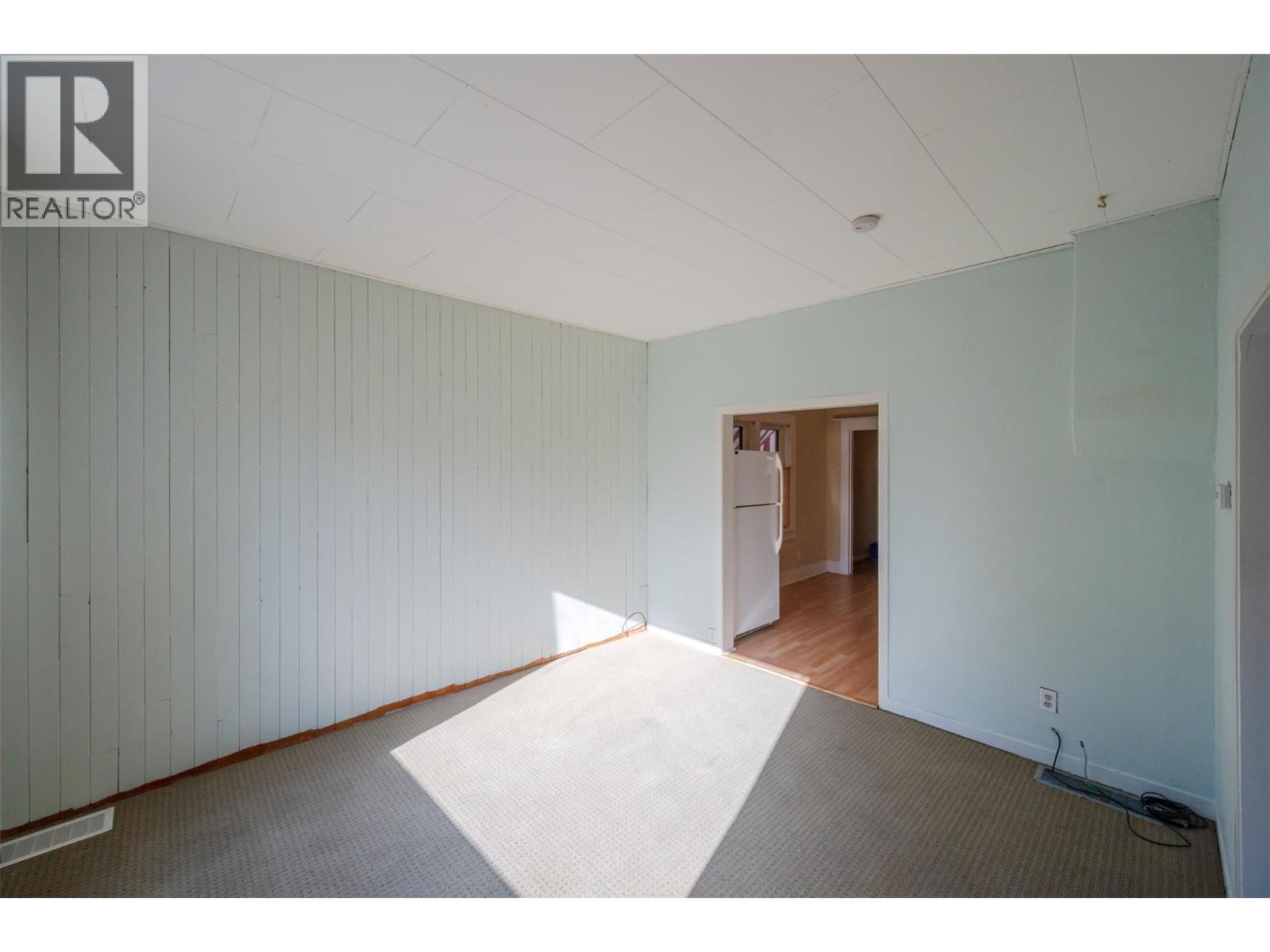 Picture for 363 Nanaimo  AvenueW https://www.cirrealty.ca/reb/bc/8/10366318_5.jpg