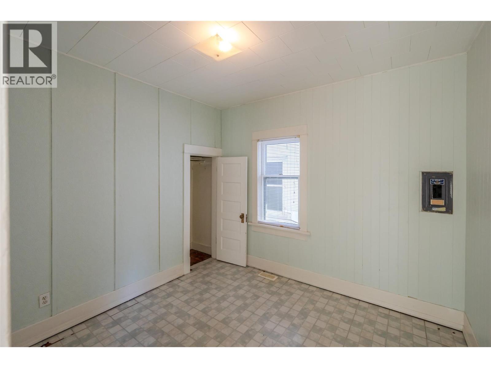 Picture for 363 Nanaimo  AvenueW https://www.cirrealty.ca/reb/bc/8/10366318_8.jpg