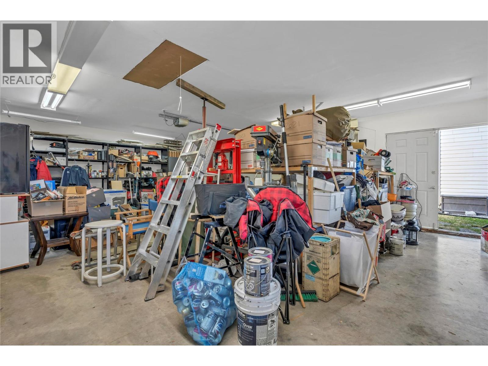 Picture for 2509 Cornwall  Drive https://www.cirrealty.ca/reb/bc/8/10366408_24.jpg