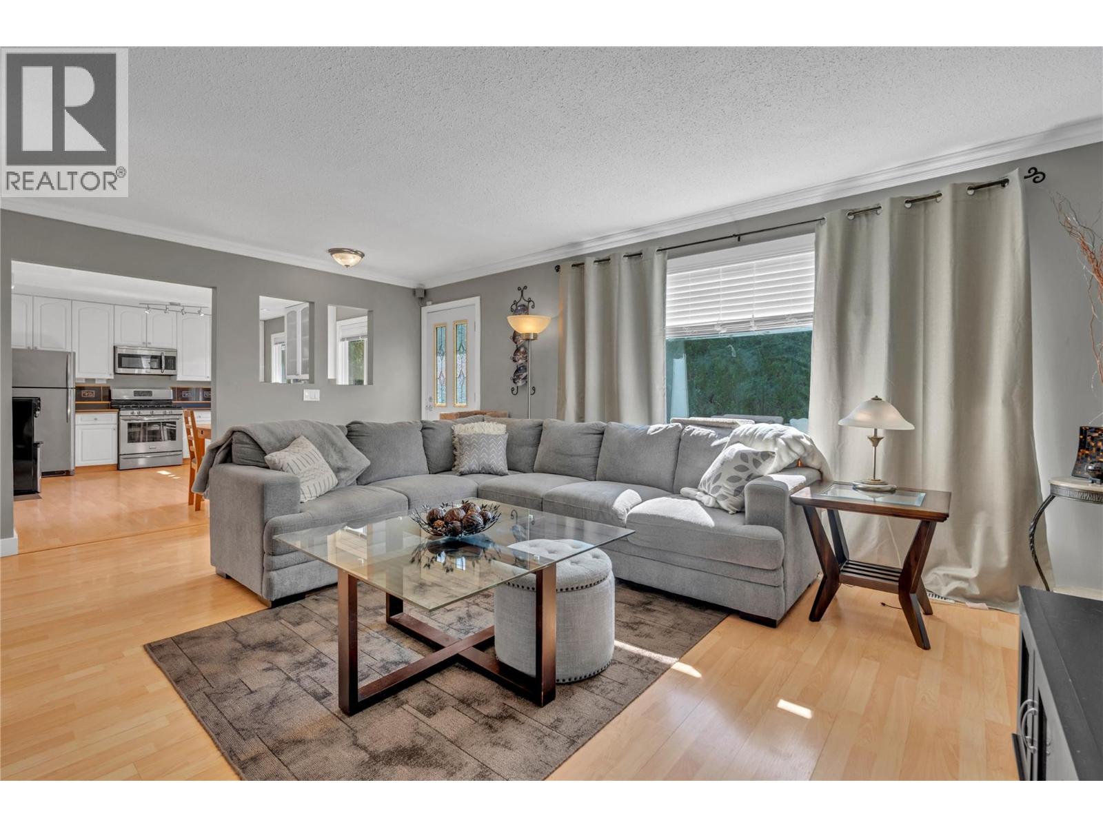 Picture for 2509 Cornwall  Drive https://www.cirrealty.ca/reb/bc/8/10366408_8.jpg