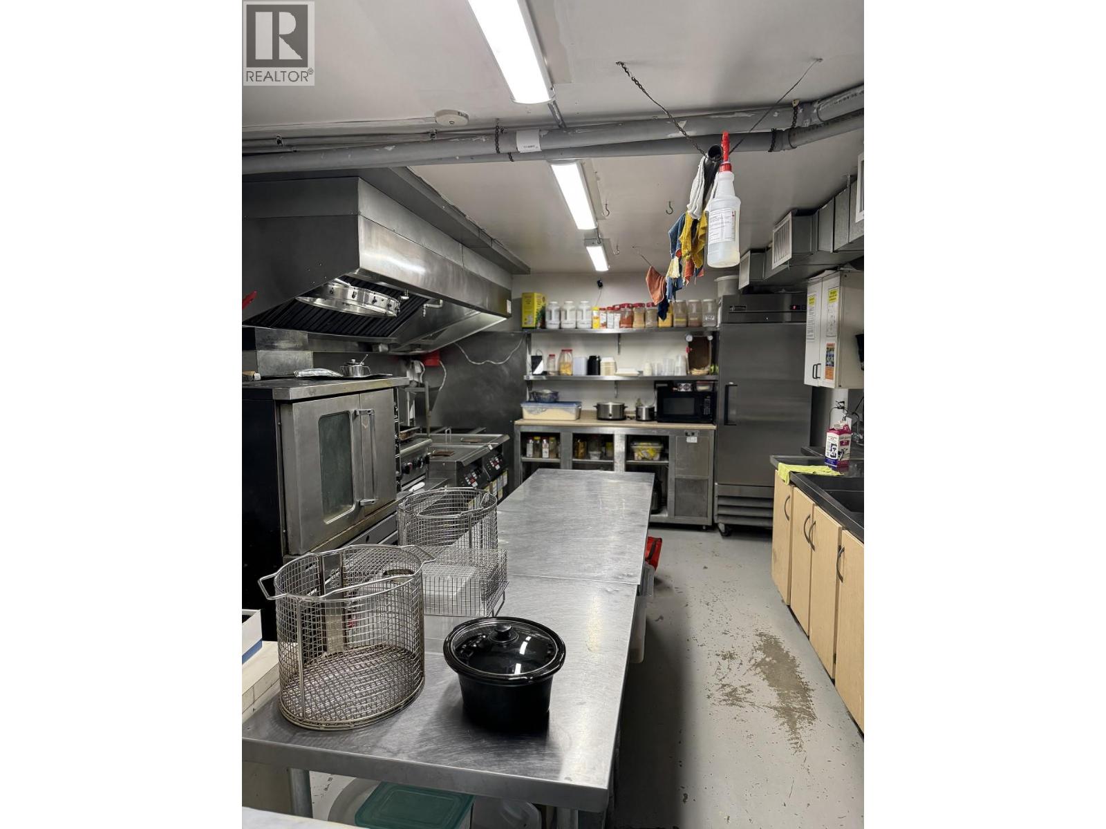 Picture for 1500 DUNCAN  Avenue https://www.cirrealty.ca/reb/bc/8/10366428_7.jpg