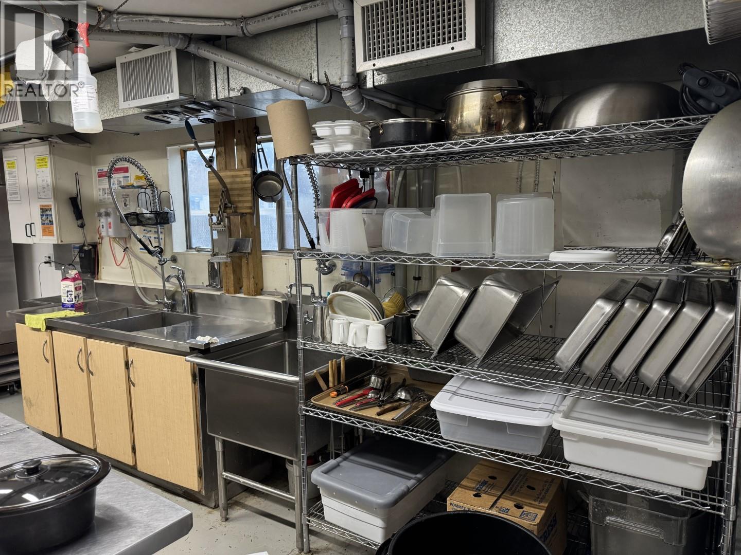 Picture for 1500 DUNCAN  Avenue https://www.cirrealty.ca/reb/bc/8/10366428_8.jpg