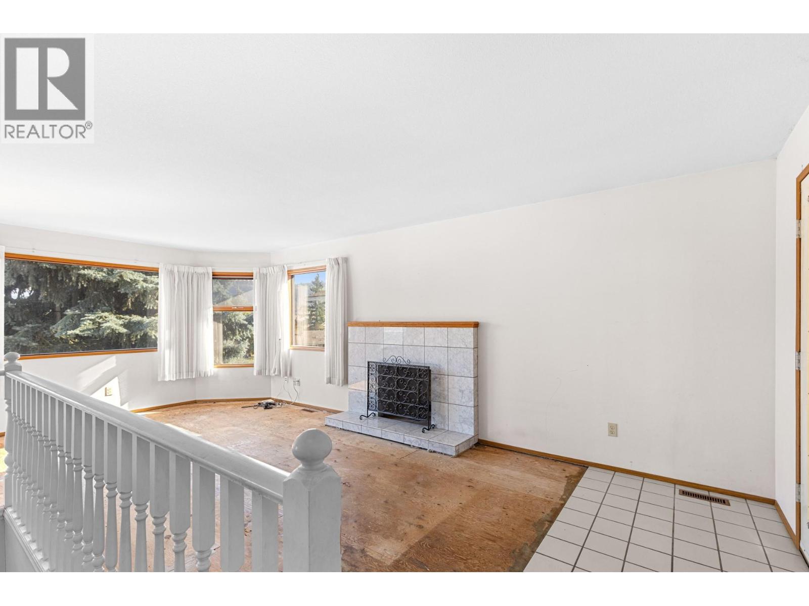 Picture for 320 Moubray  Road https://www.cirrealty.ca/reb/bc/8/10366608_16.jpg