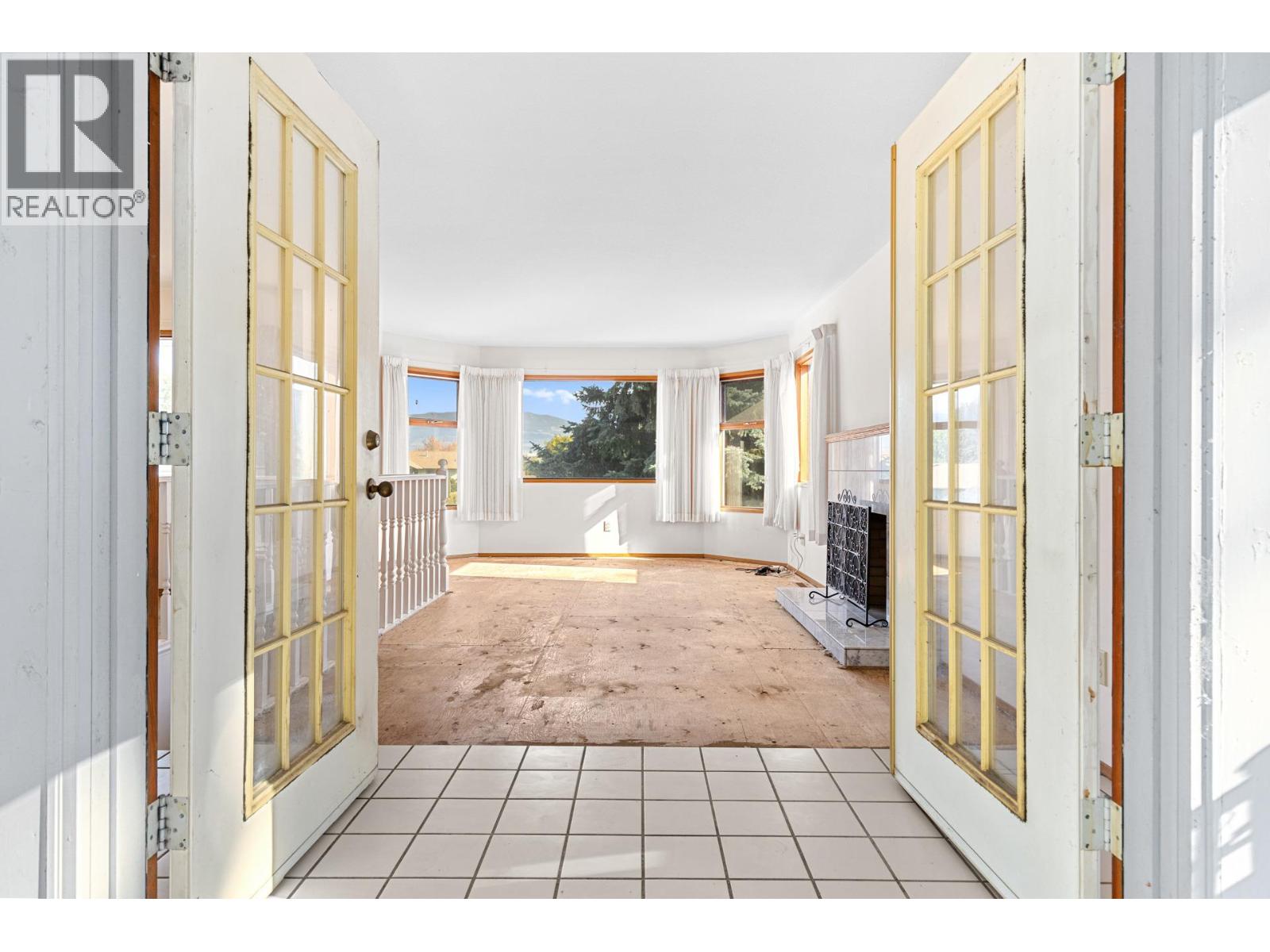 Picture for 320 Moubray  Road https://www.cirrealty.ca/reb/bc/8/10366608_17.jpg