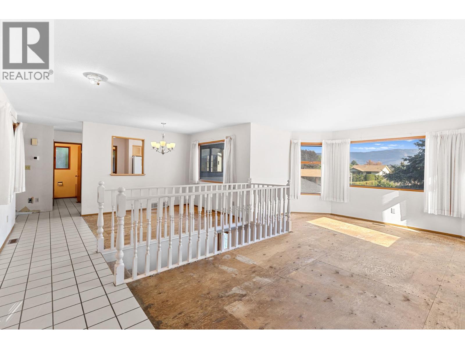 Picture for 320 Moubray  Road https://www.cirrealty.ca/reb/bc/8/10366608_19.jpg