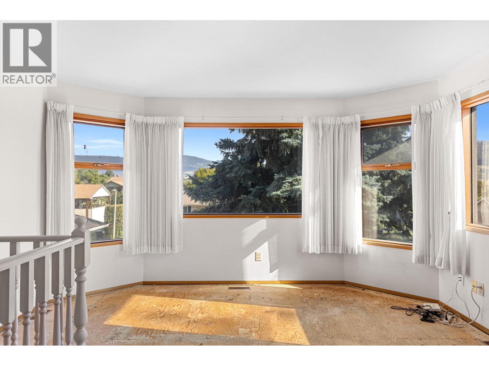 Picture for 320 Moubray  Road https://www.cirrealty.ca/reb/bc/8/10366608_20.jpg