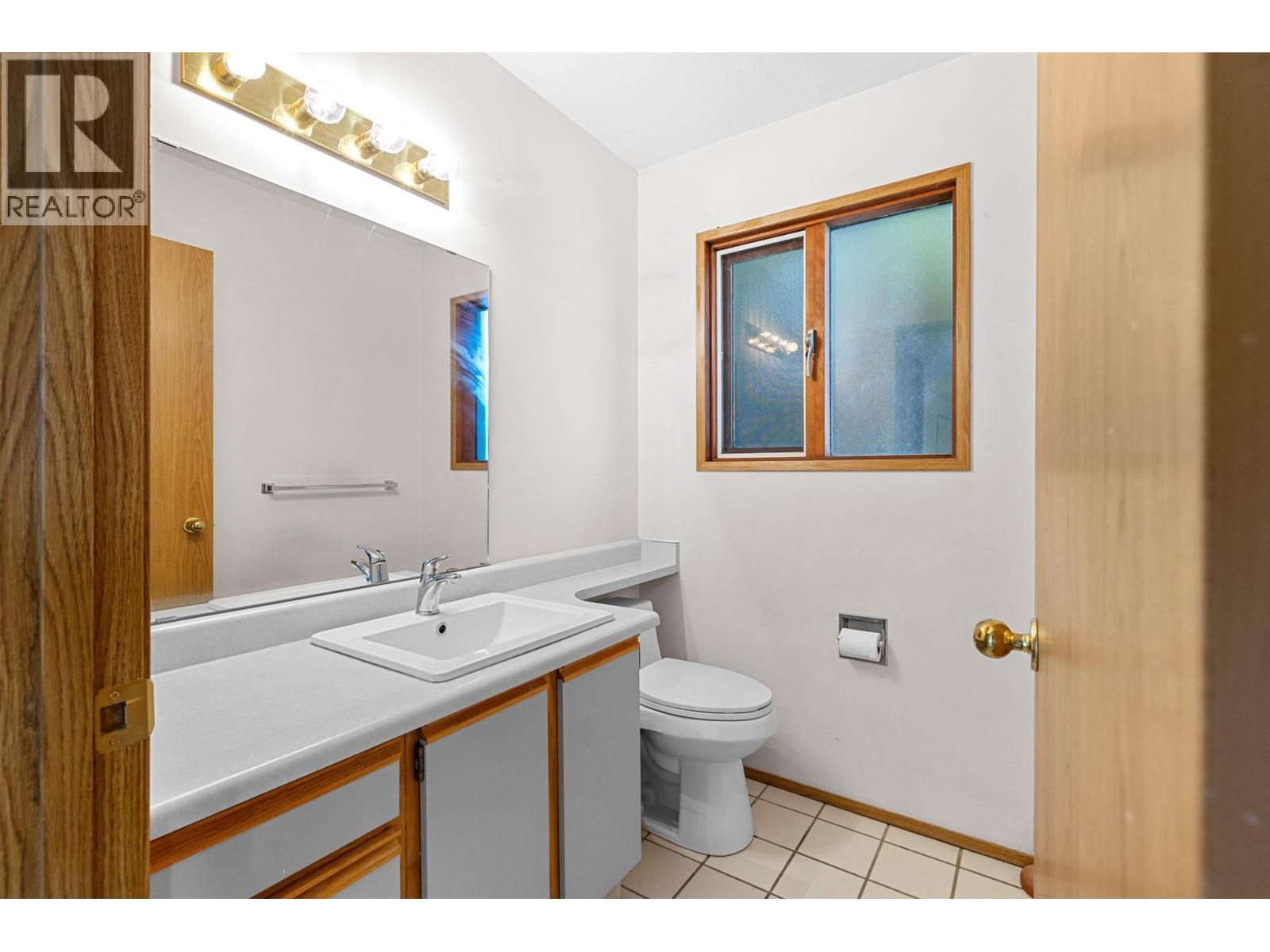 Picture for 320 Moubray  Road https://www.cirrealty.ca/reb/bc/8/10366608_23.jpg