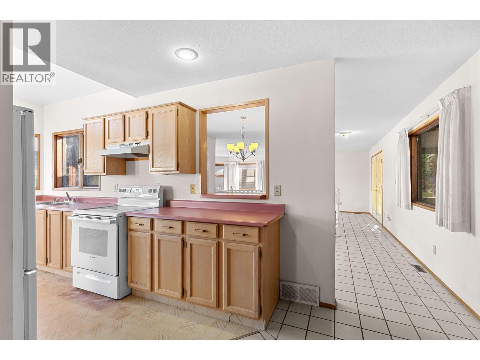 Picture for 320 Moubray  Road https://www.cirrealty.ca/reb/bc/8/10366608_25.jpg