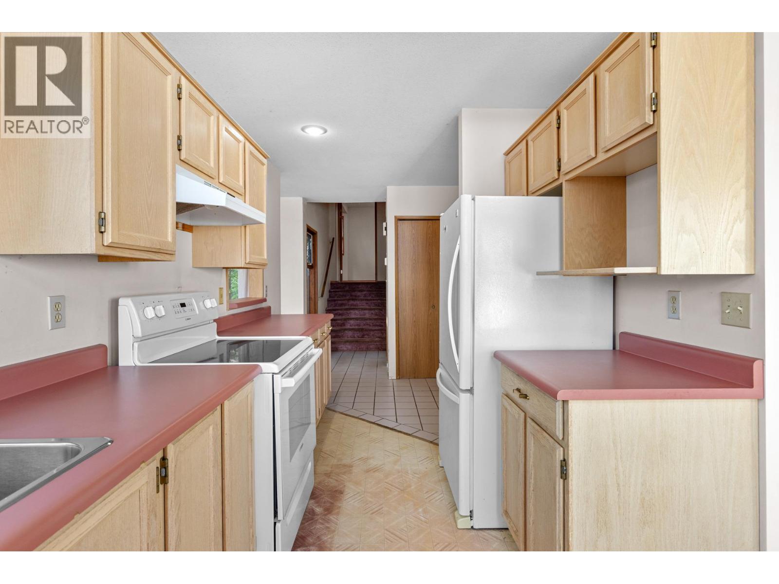 Picture for 320 Moubray  Road https://www.cirrealty.ca/reb/bc/8/10366608_27.jpg