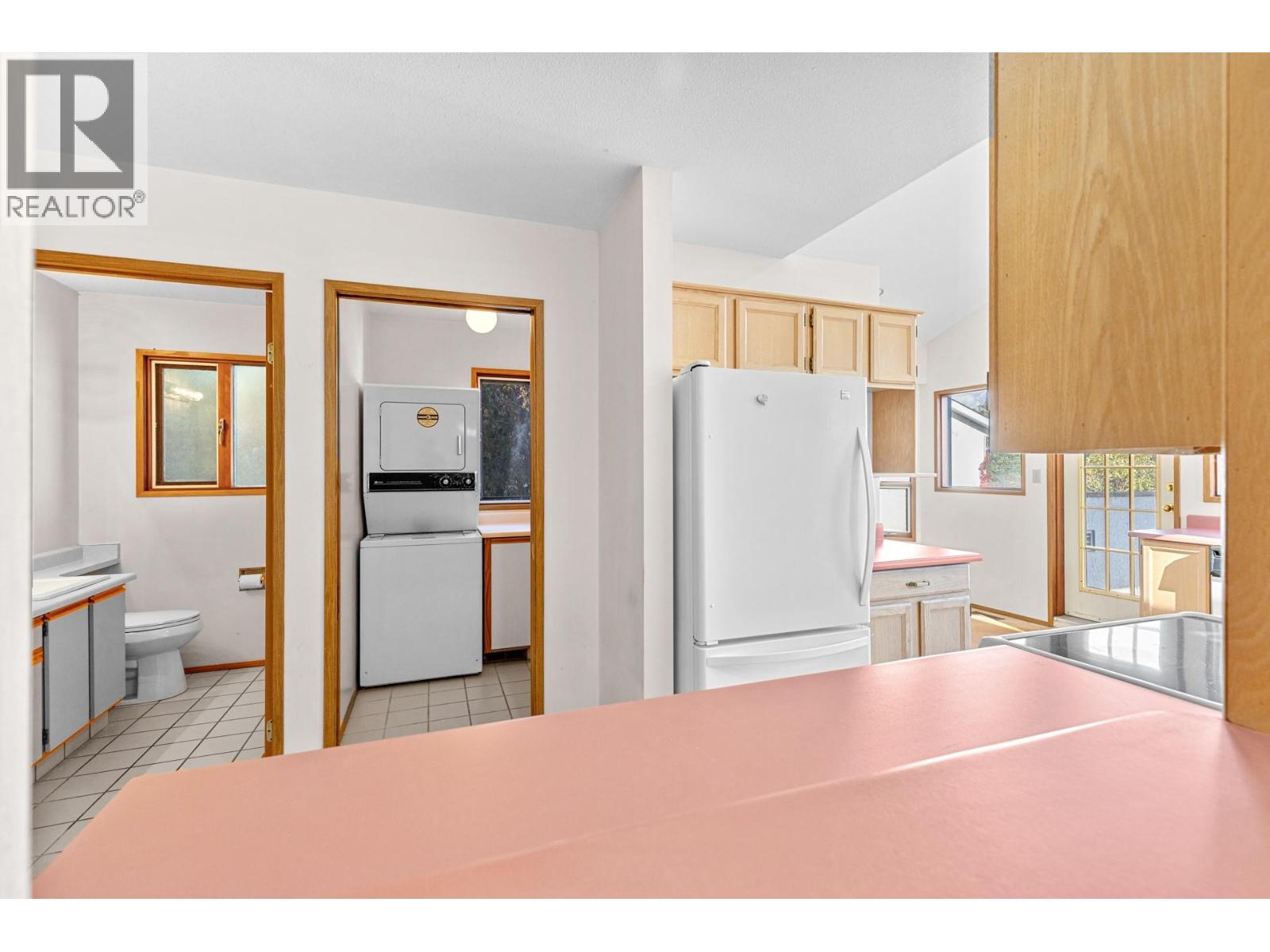 Picture for 320 Moubray  Road https://www.cirrealty.ca/reb/bc/8/10366608_28.jpg