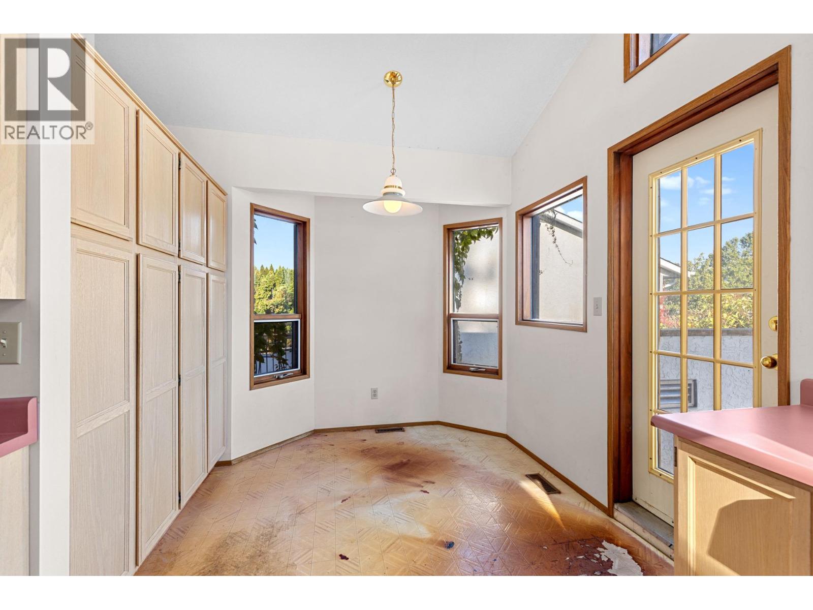 Picture for 320 Moubray  Road https://www.cirrealty.ca/reb/bc/8/10366608_31.jpg