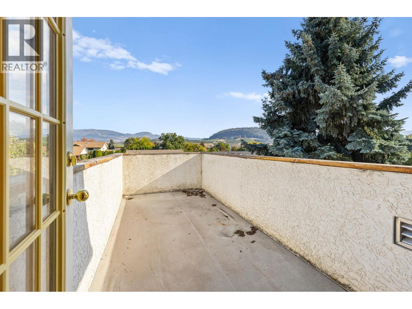 Picture for 320 Moubray  Road https://www.cirrealty.ca/reb/bc/8/10366608_32.jpg