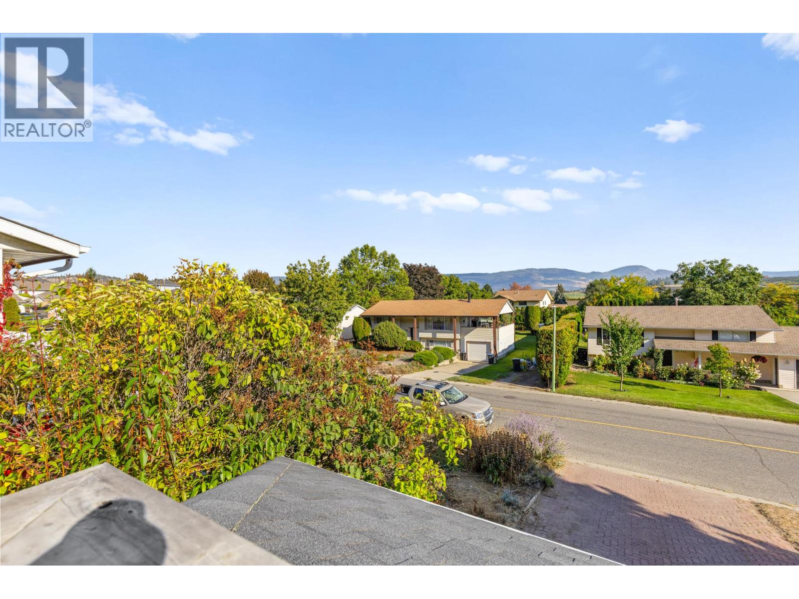 Picture for 320 Moubray  Road https://www.cirrealty.ca/reb/bc/8/10366608_34.jpg