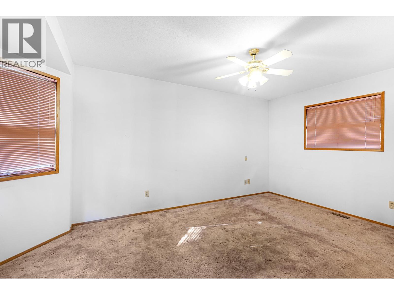 Picture for 320 Moubray  Road https://www.cirrealty.ca/reb/bc/8/10366608_38.jpg