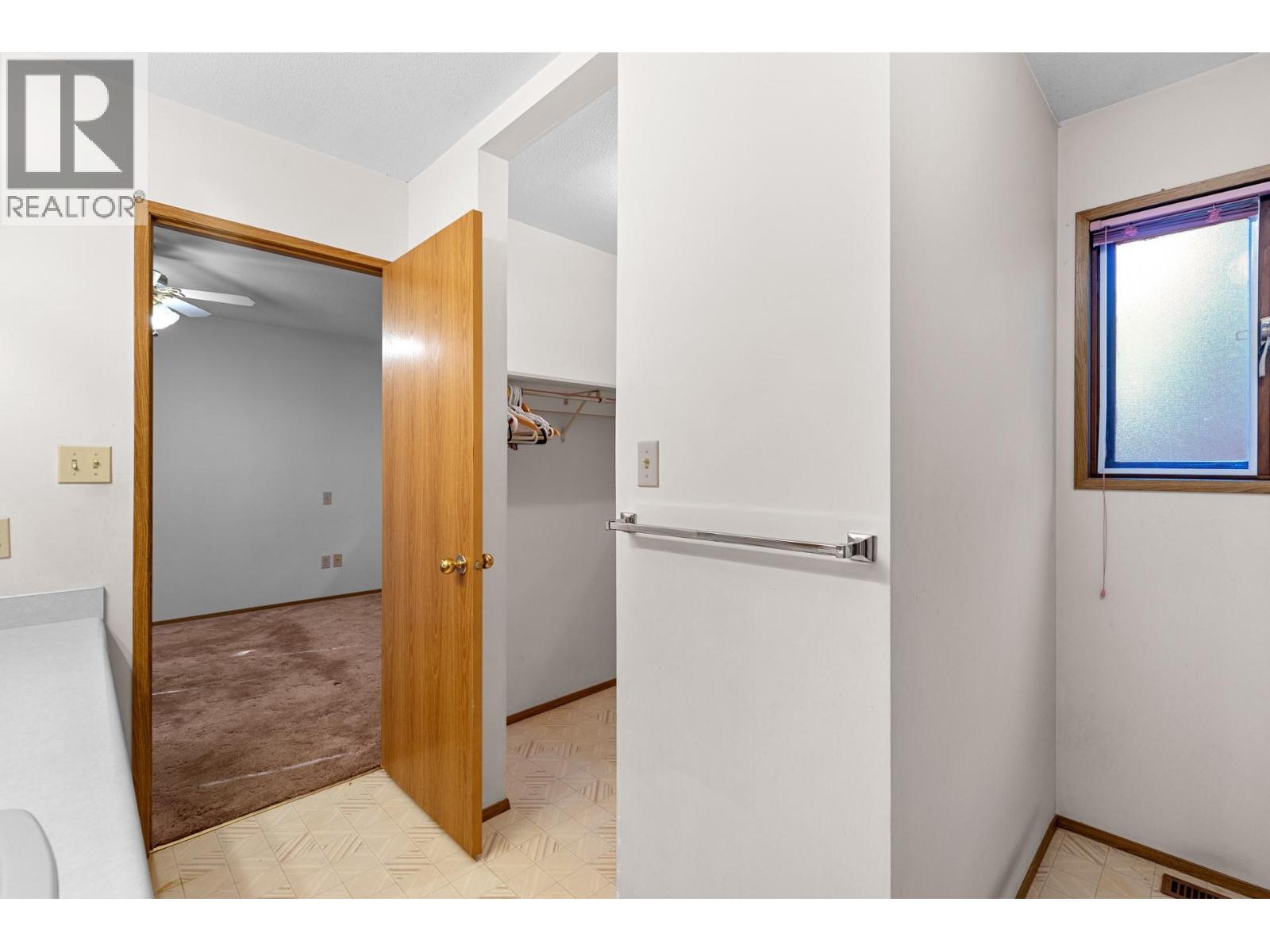 Picture for 320 Moubray  Road https://www.cirrealty.ca/reb/bc/8/10366608_41.jpg