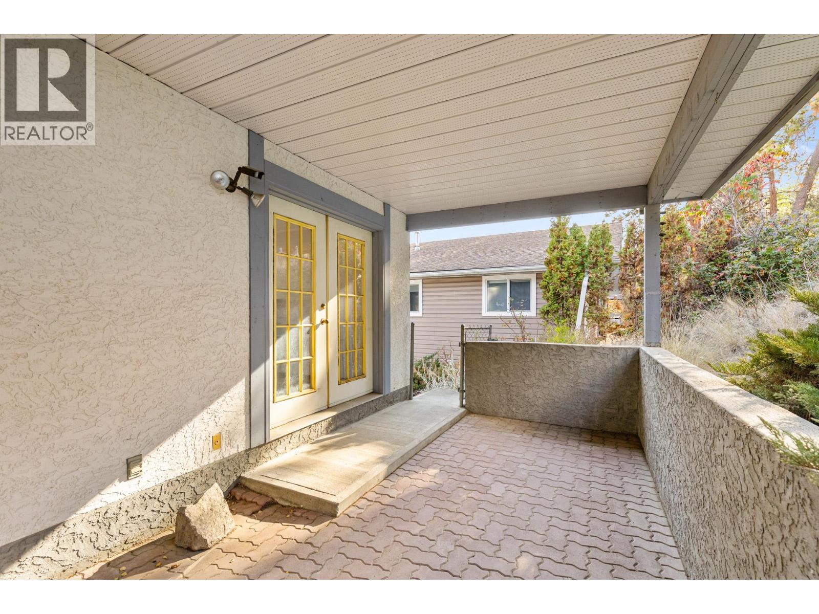 Picture for 320 Moubray  Road https://www.cirrealty.ca/reb/bc/8/10366608_50.jpg